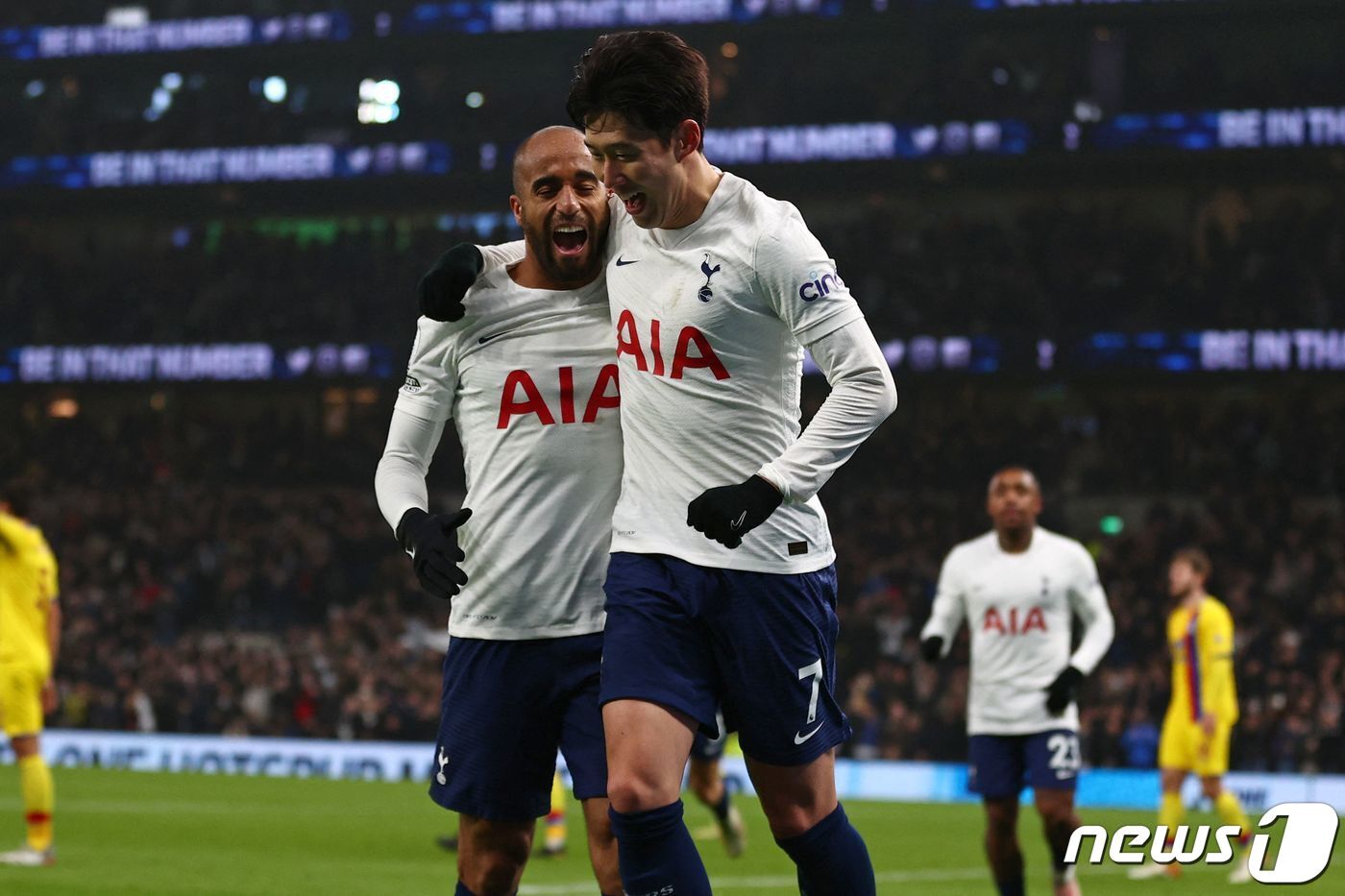 본문 이미지 - 토트넘을 떠나는 모우라(왼쪽) ⓒ AFP=뉴스1