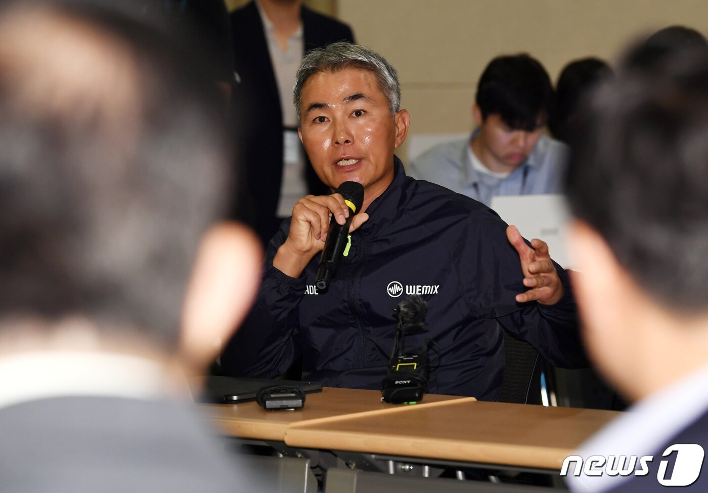 본문 이미지 - 장현국 위메이드 대표가 19일 경기도 성남시 분당구 위메이드 본사에서 열린 국민의힘 코인게이트 진상조사단 2차 회의에서 발언하고 있다. (공동취재) 2023.5.19/뉴스1 ⓒ News1 김영운 기자