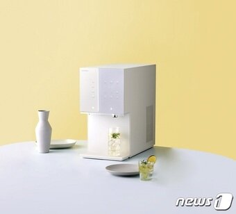 본문 이미지 - 뉴 아이스트리 직수얼음정수기 (청호나이스 제공)