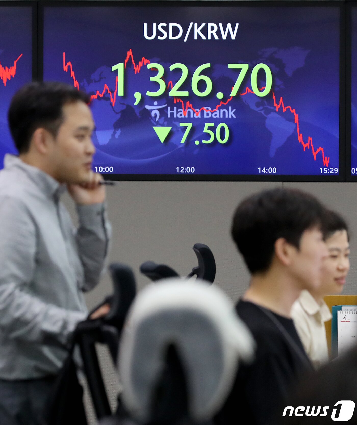 본문 이미지 - 19일 오후 서울 중구 하나은행 명동점 딜링룸 2023.5.19/뉴스1 ⓒ News1 장수영 기자