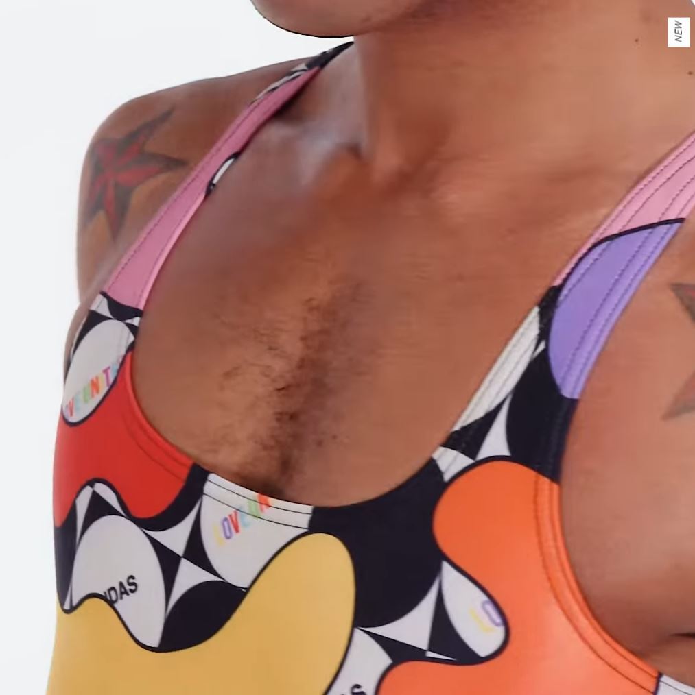 본문 이미지 - 여성 수영복을 입은 모델의 영상에서는 털이 드러난 가슴 부분을 확대한 장면도 등장했다. (아디다스 공식 홈페이지)