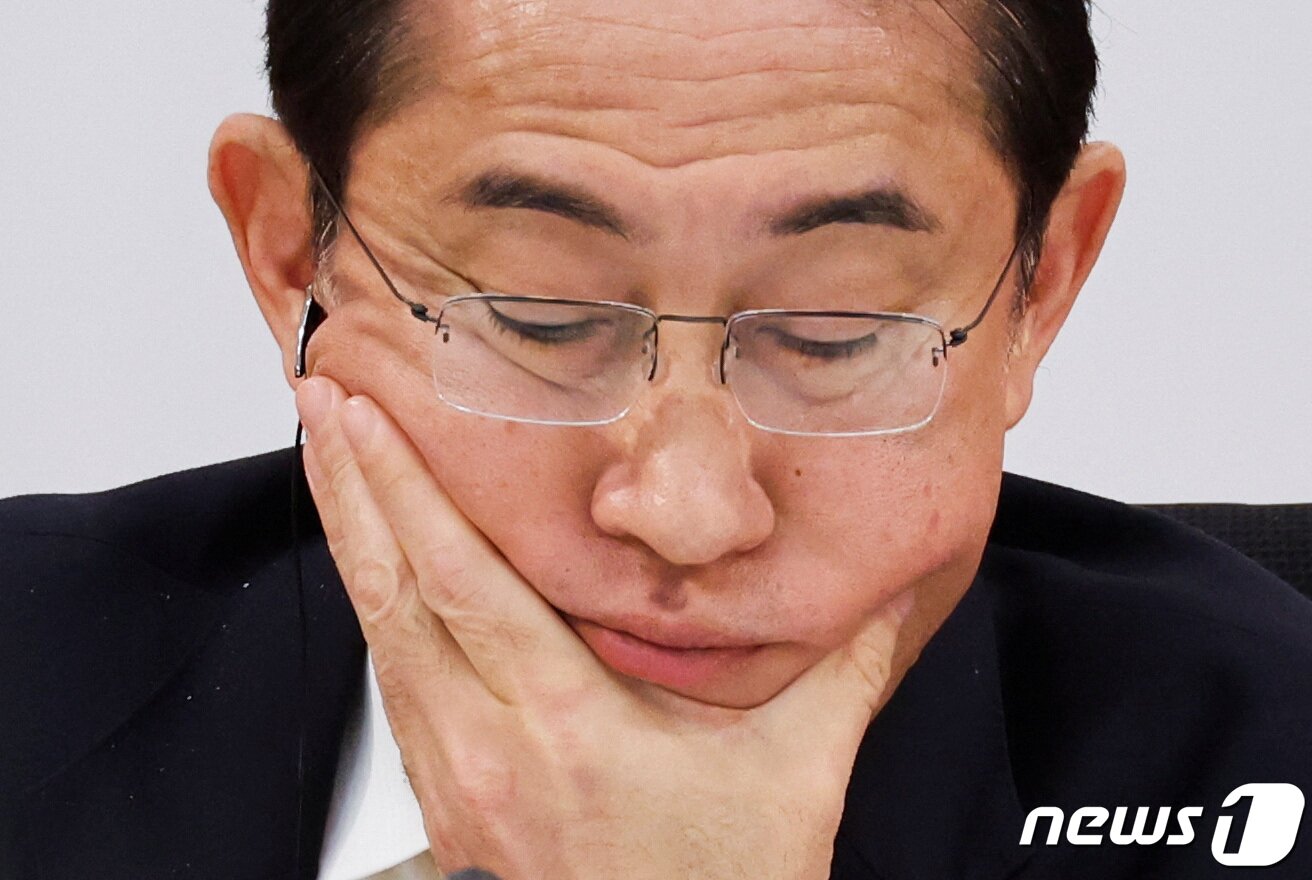 본문 이미지 - 기시다 후미오 일본 총리가 20일 (현지시간) 일본 히로시마 그랜드 프린스 호텔에서 열린 G7 정상회의 중 글로벌 인프라 투자 파트너십 행사에 참석을 하고 있다. ⓒ 로이터=뉴스1 ⓒ News1 우동명 기자