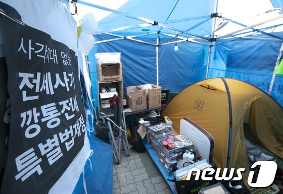 사진은 21일 서울 여의도 국회 앞에서 농성 중인 전세사기, 깡통전세 피해자들의 농성장 모습. 2023.5.21/뉴스1 © News1 신웅수 기자