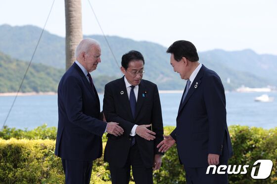 왼쪽부터 조 바이든 미국 대통령, 기시다 후미오 일본 총리, 윤석열 대통령. (대통령실 제공) 2023.5.21/뉴스1 © News1 오대일 기자