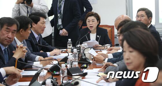 김정재 국토교통위 소위원장이 22일 오전 서울 여의도 국회에서 열린 국토교통위원회 국토법안심사소위원회를 주재하고 있다. 2023.5.22/뉴스1 © News1 임세영 기자