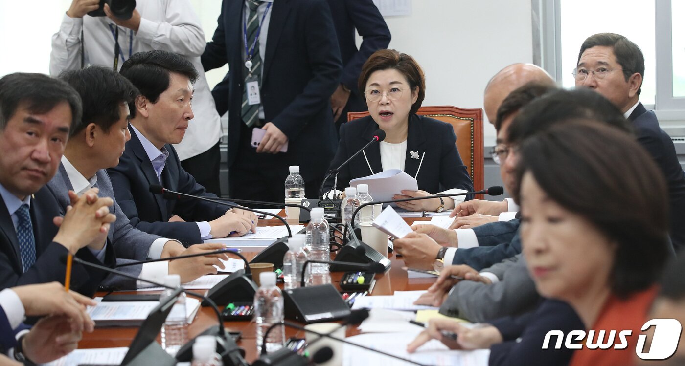 본문 이미지 - 김정재 국토교통위 소위원장이 22일 오전 서울 여의도 국회에서 열린 국토교통위원회 국토법안심사소위원회를 주재하고 있다. 2023.5.22/뉴스1 ⓒ News1 임세영 기자