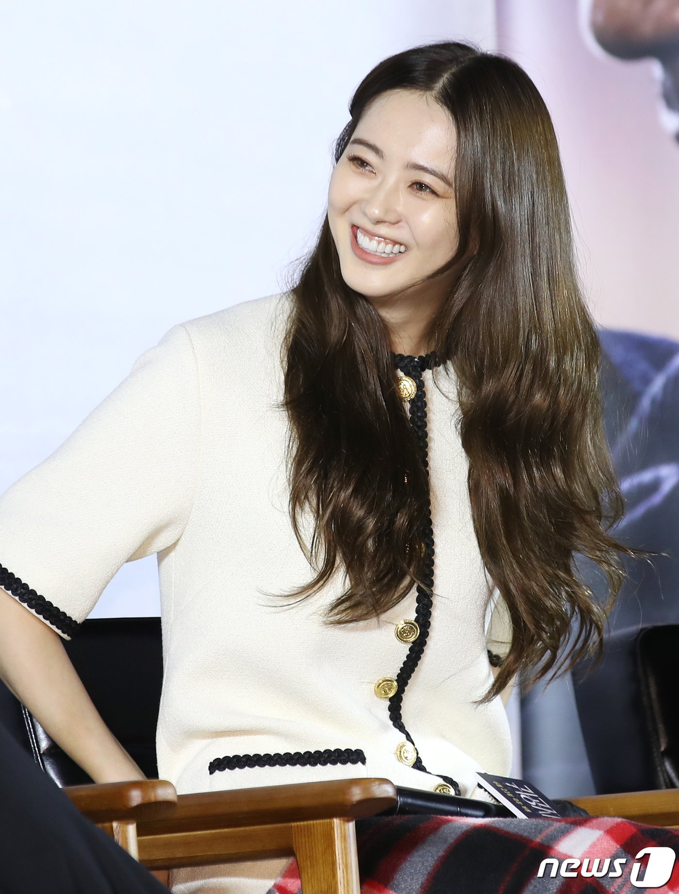 본문 이미지 - 배우 고아라가 22일 서울 광진구 롯데시네마 건대입구에서 열린 영화 '귀공자'(감독 박훈정) 제작보고회에서 미소를 짓고 있다. '귀공자'는 필리핀 불법 경기장을 전전하는 복싱 선수 마르코 앞에 정체불명의 남자 귀공자를 비롯한 각기 다른 목적을 지닌 세력들이 나타나 광기의 추격을 펼치는 이야기다. 2023.5.22/뉴스1 ⓒ News1 권현진 기자