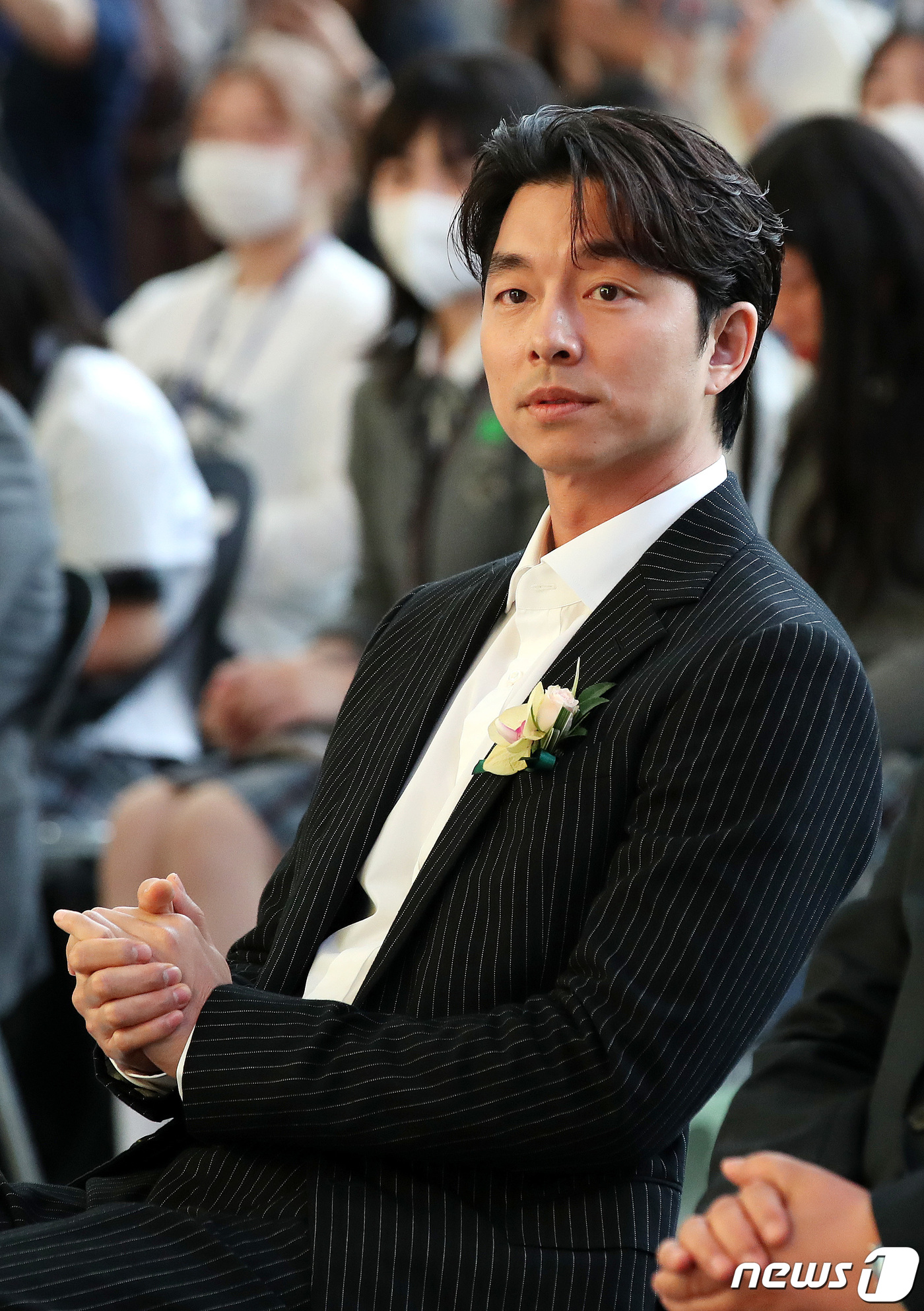 (서울=뉴스1) 박지혜 기자 = KB홍보모델 배우 공유가 22일 서울 강남구 코엑스에서 '2023 제1차 KB굿잡 우수기업 취업박람회' 개막식에 참석해 박수치고 있다. 2023.5 …