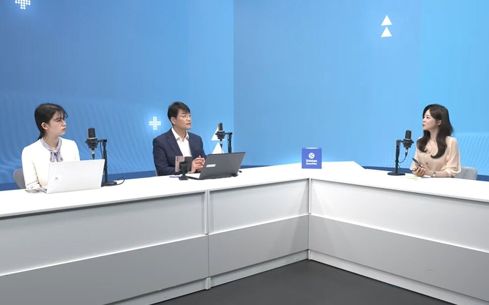 본문 이미지 - 신한투자증권의 '신한알파 3.0' 출시 간담회에 참석한 최제인 프로(왼쪽부터), 김장우 디지털그룹장, 김태은 홍보실 주임.(신한투자증권 유튜브)