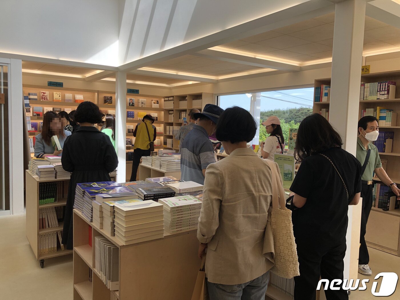 본문 이미지 - 평산책방 내부 2023.5.23/뉴스1 ⓒ News1 박상아 인턴기자