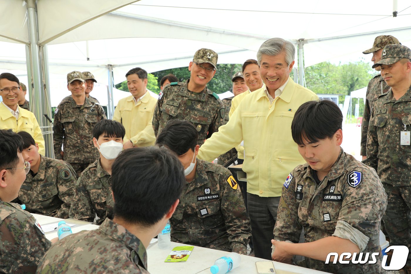 이기식 병무청장이 23일 광주광역시 31사단을 방문, 충무훈련 간 불시 소집훈련에 참여한 예비군을 격려하고 있다. &#40;병무청 제공&#41; 2023.5.23/뉴스1