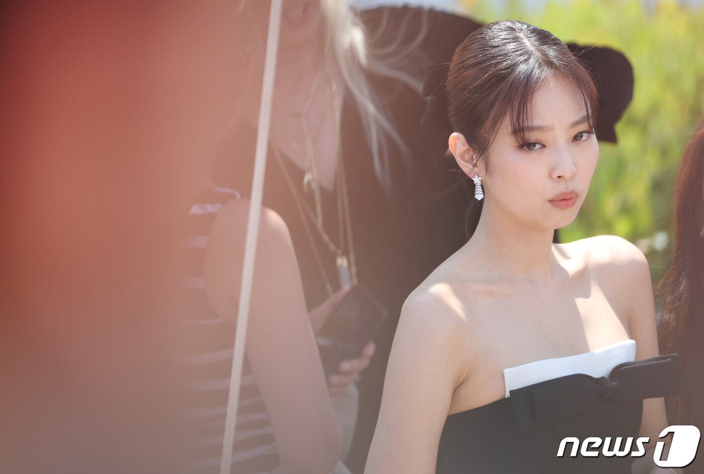 본문 이미지 - 23일(현지시간) 제76회 칸 국제영화제가 열리고 있는 프랑스 남부 소도시 칸 ‘팔레 데 페스티발’(Palais des Festival)에서 열린 HBO ‘디 아이돌’(The Idol) 포토콜 행사에서 제니가 포즈를 취하고 있다. 2023.5.23/뉴스1 ⓒ News1 이준성 기자