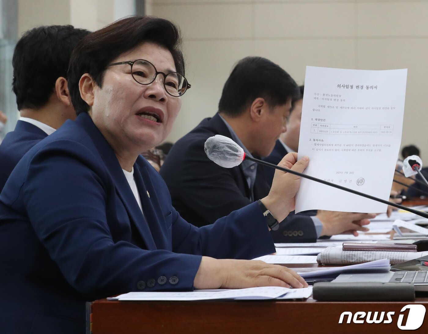 본문 이미지 - 국민의힘 임이자 환노위 간사가 24일 서울 여의도 국회에서 열린 환경노동위원회 전체회의에서 노란봉투법 본회의 직회부 관련 발언을 하고 있다. 2023.5.24/뉴스1 ⓒ News1 송원영 기자