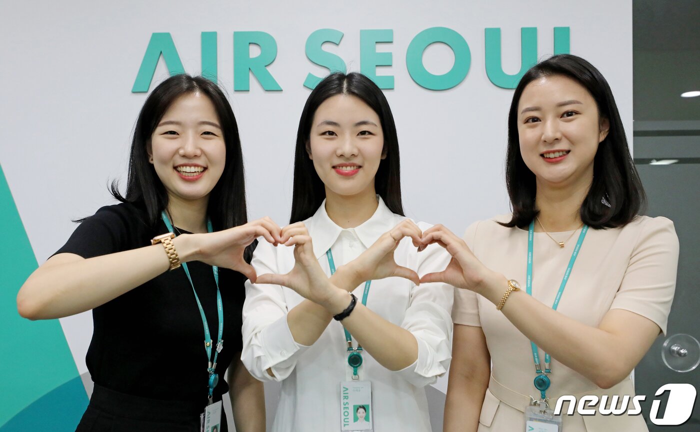 본문 이미지 - 에어서울 직원들이 24일 서울 강서구 에어서울 사무실에서 뉴스1과 인터뷰를 하고 있다. 2023.5.24/뉴스1 ⓒ News1 장수영 기자