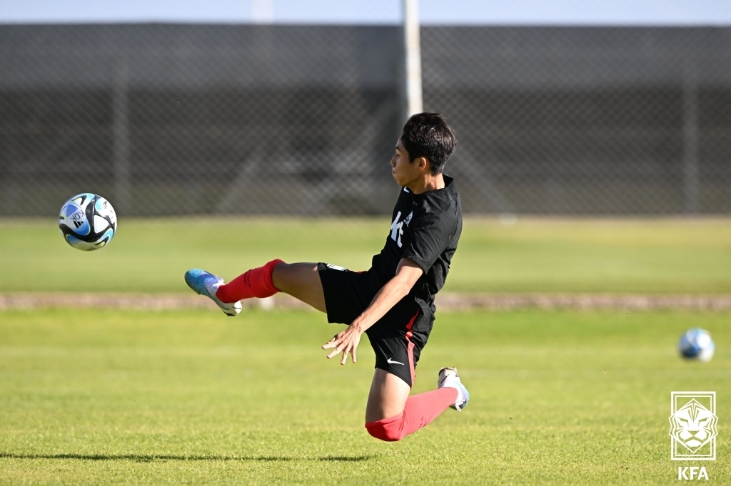 (서울=뉴스1) = U-20 축구 대표팀 이승준이 23일(현지시간) 아르헨티나 멘도사 클럽 데포르티보 고도이 크루즈 트레이닝센터에서 훈련을 하고 있다. (대한축구협회 제공) 202 …