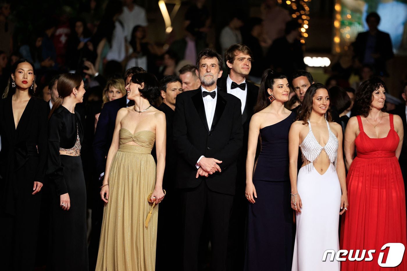 본문 이미지 - 배우 유선희과 난니 모레티 이탈리아 감독이 24일(현지시간) 프랑스 칸의 뤼미에르 대극장에서 열린 칸 국제영화제서 영화 ‘어 브라이터 투모로우’ 시사회에 도착을 하고 있다. 2023.5.25 ⓒ AFP=뉴스1 ⓒ News1 우동명 기자