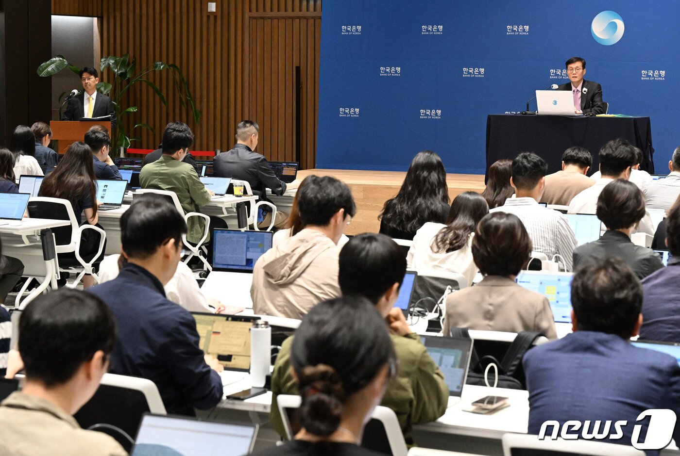 본문 이미지 - 이창용 한국은행 총재가 25일 서울 중구 한국은행에서 열린 금융통화위원회를 마치고 기자회견을 하고 있다. 2023.5.25/뉴스1 ⓒ News1 사진공동취재단
