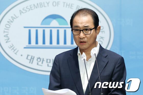 이성만 의원이 25일 국회 소통관에서 '검찰 정치행위 규탄 기자회견'을 하고 있다. 2023.5.25/뉴스1 © News1 민경석 기자