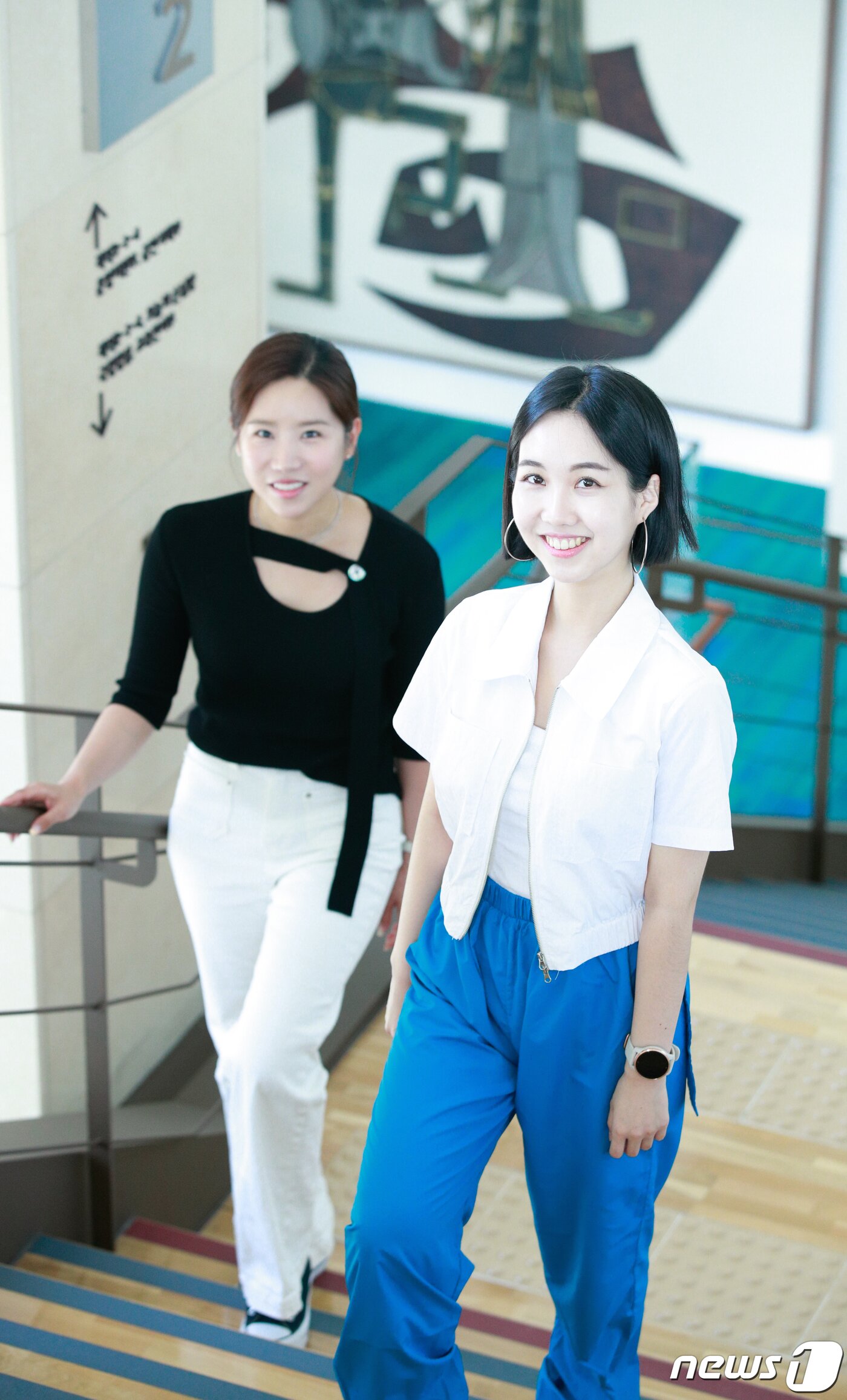 본문 이미지 -  포즈를 취한 신진 작창가 장서윤(왼쪽)과 박정수 / 뉴스1 ⓒ News1 안은나 기자