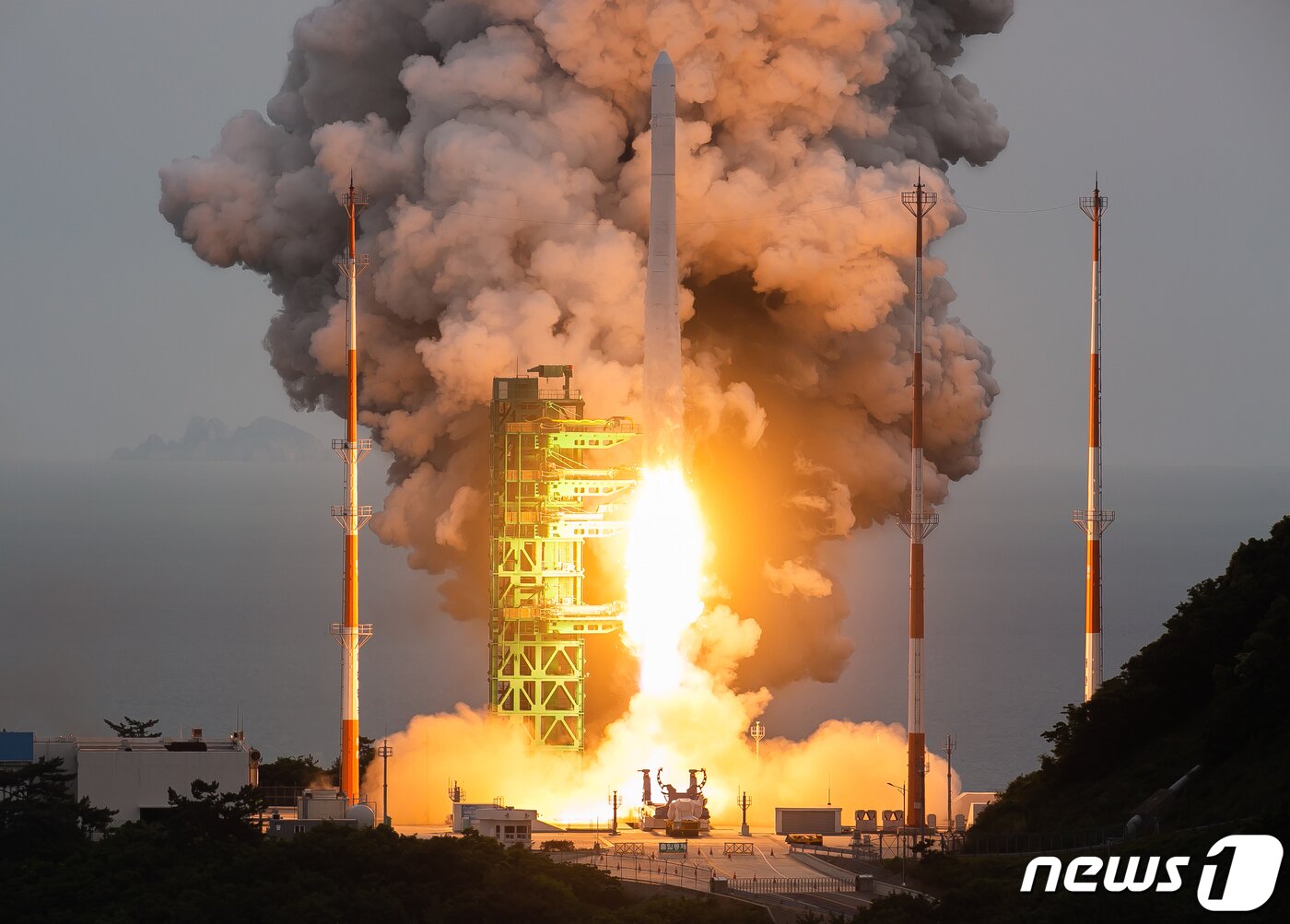 The Korean Space Launch Vehicle-II &#40;KSLV-II&#41;, Nuri, is being launched from the Naro Space Center in Goheung County, South Jeolla Province, on the afternoon May 25, 2023 &#40;Provided by Korea Aerospace Research Institute&#41; 2023.5.25 / News1
