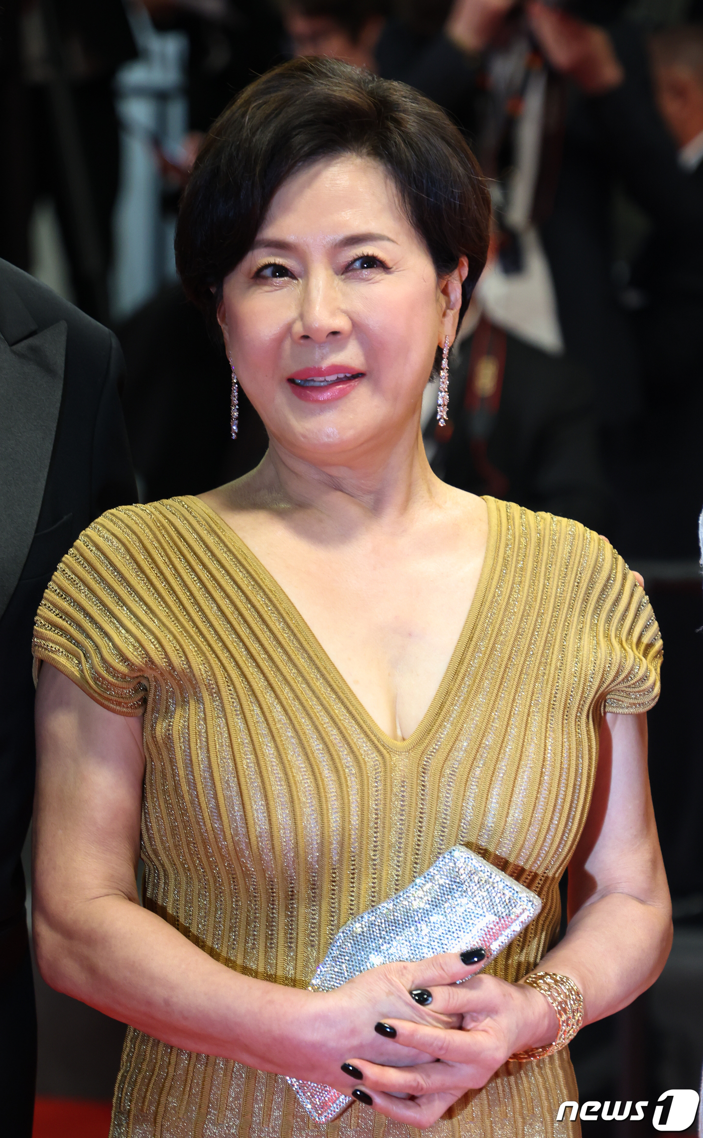 (칸=뉴스1) 이준성 기자 = 25일 오후(현지시간) 프랑스 남부 칸 팔레 데 페스티발(Palais des Festival) 뤼미에르 대극장에서 열린 제76회 칸 국제영화제 비경쟁 …