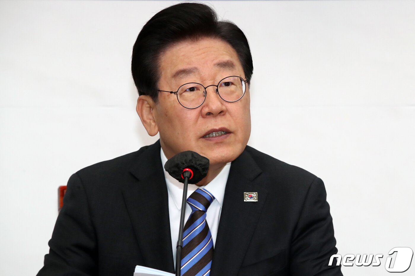 본문 이미지 - 이재명 더불어민주당 대표가 26일 오전 서울 여의도 국회에서 열린 최고위원회의에서 모두발언을 하고 있다. 2023.5.26/뉴스1 ⓒ News1 황기선 기자