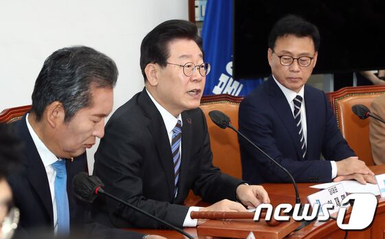 이재명 더불어민주당 대표가 26일 오전 서울 여의도 국회에서 열린 최고위원회의에서 모두발언을 하고 있다. 2023.5.26/뉴스1 © News1 황기선 기자