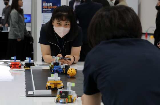 AI·로봇 입은 보조공학기기 한자리에…장애인 일터 지원 확대