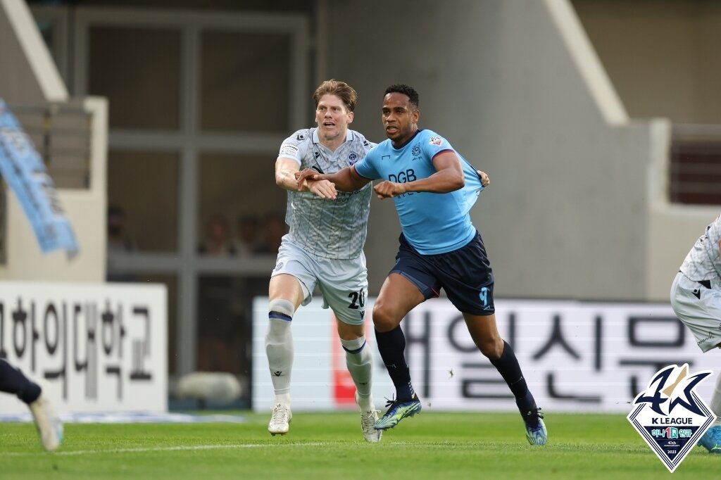 본문 이미지 - 대구FC와 인천 유나이티드가 비기며 승점 1씩 나눠가졌다. (한국프로축구연맹 제공)
