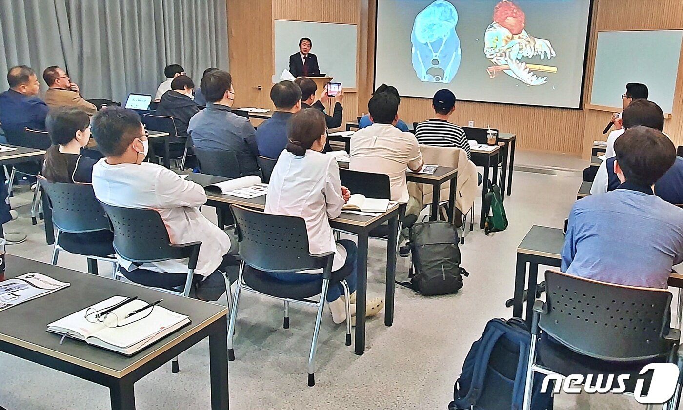본문 이미지 - 28일 서울 중랑구 로얄동물메디컬센터 본원 내 동물암치료센터에서는 '동물진료의 새로운 패러다임을 위한 2023 로얄임상세미나'가 열렸다. ⓒ 뉴스1 최서윤 기자