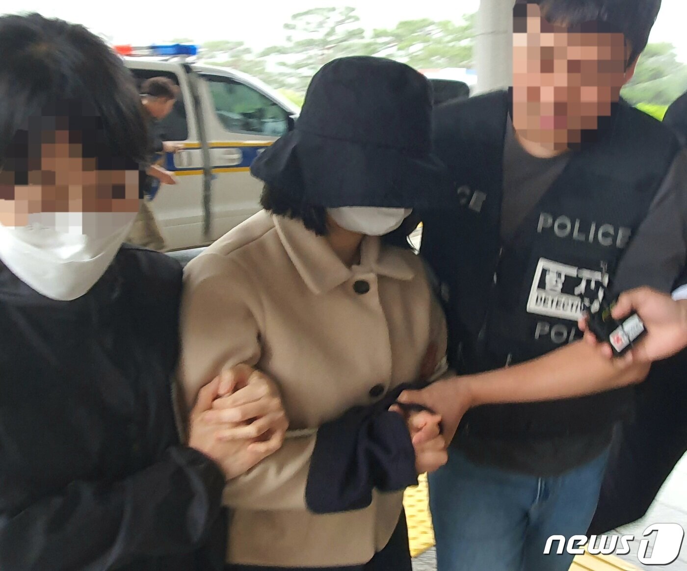 본문 이미지 - 과외 중개 앱을 통해 만난 여성을 살해한 뒤 시신을 유기한 혐의로 입건된 정유정이 지난달 29일 오후 영장실질심사를 받기 위해 부산지방법원에 출석하고 있다. 2023.5.29/뉴스1 ⓒ News1 노경민 기자
