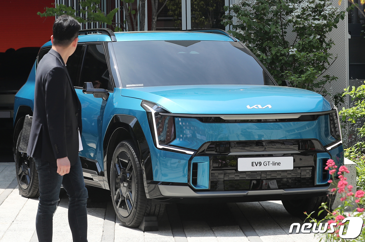 (서울=뉴스1) 김진환 기자 = 기아가 지난 2021년 서울시 성수동에 문을 연 280평 규모의 전기차 특화 복합 문화공간 'EV6 언플러그드 그라운드 성수'를 'EV 언플러그드 …