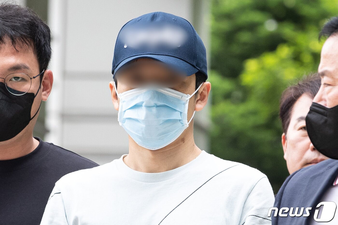 본문 이미지 - 함께 살던 70대 부친을 살해한 후 유기한 혐의를 받는 김모씨(30). 2023.5.30 ⓒ 뉴스1 유승관 기자