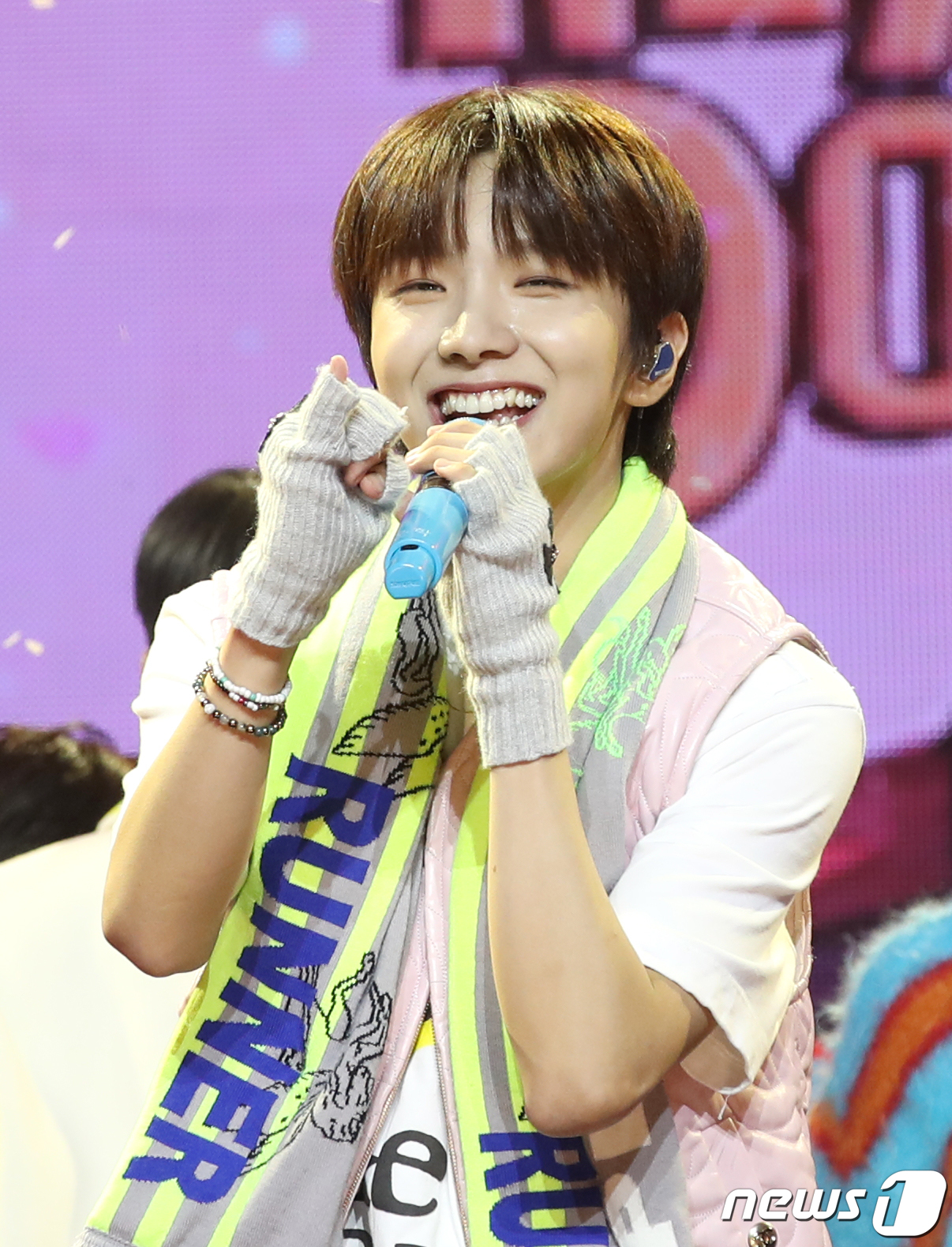 (서울=뉴스1) 권현진 기자 = 보이넥스트도어(BOYNEXTDOOR) 운학이 30일 서울 용산구 블루스퀘어에서 가진 데뷔 싱글 ‘WHO!’ 쇼케이스에서 신곡을 선보이고 있다. 20 …