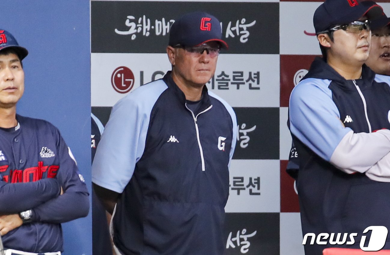 본문 이미지 - 시즌 도중 팀을 떠난 래리 서튼 전 감독.  ⓒ News1 김도우 기자