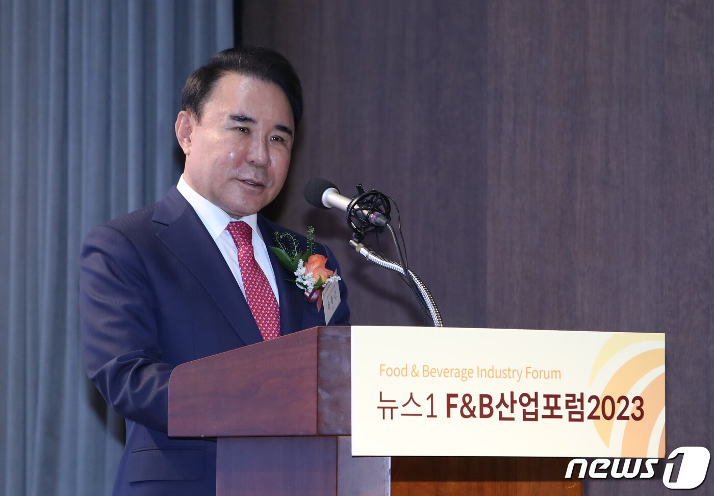 본문 이미지 - 윤홍근 제너시스BBQ그룹 회장. 2023.5.31/뉴스1 ⓒ News1 박지혜 기자