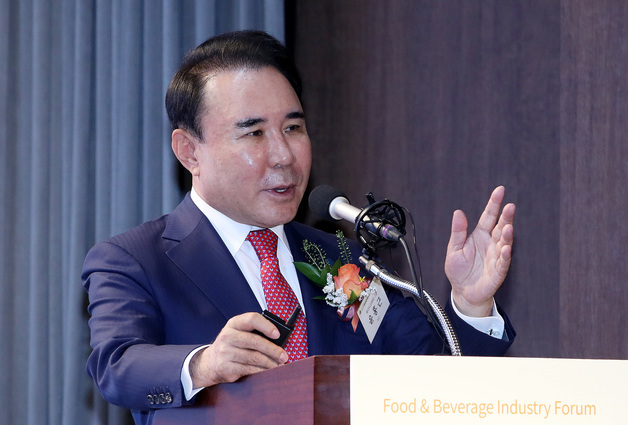 '신대륙 개척' 직접 챙기는 윤홍근 회장…BBQ, 중남미·아시아 공략 속도