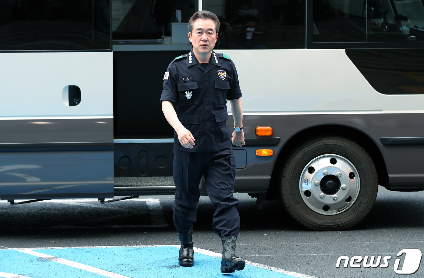 본문 이미지 - 윤희근 경찰청장이 31일 오전 서울 중구 남대문경찰서로 경비대책회의 주재를 위해 도착하고 있다.  2023.5.31/뉴스1 ⓒ News1 박정호 기자