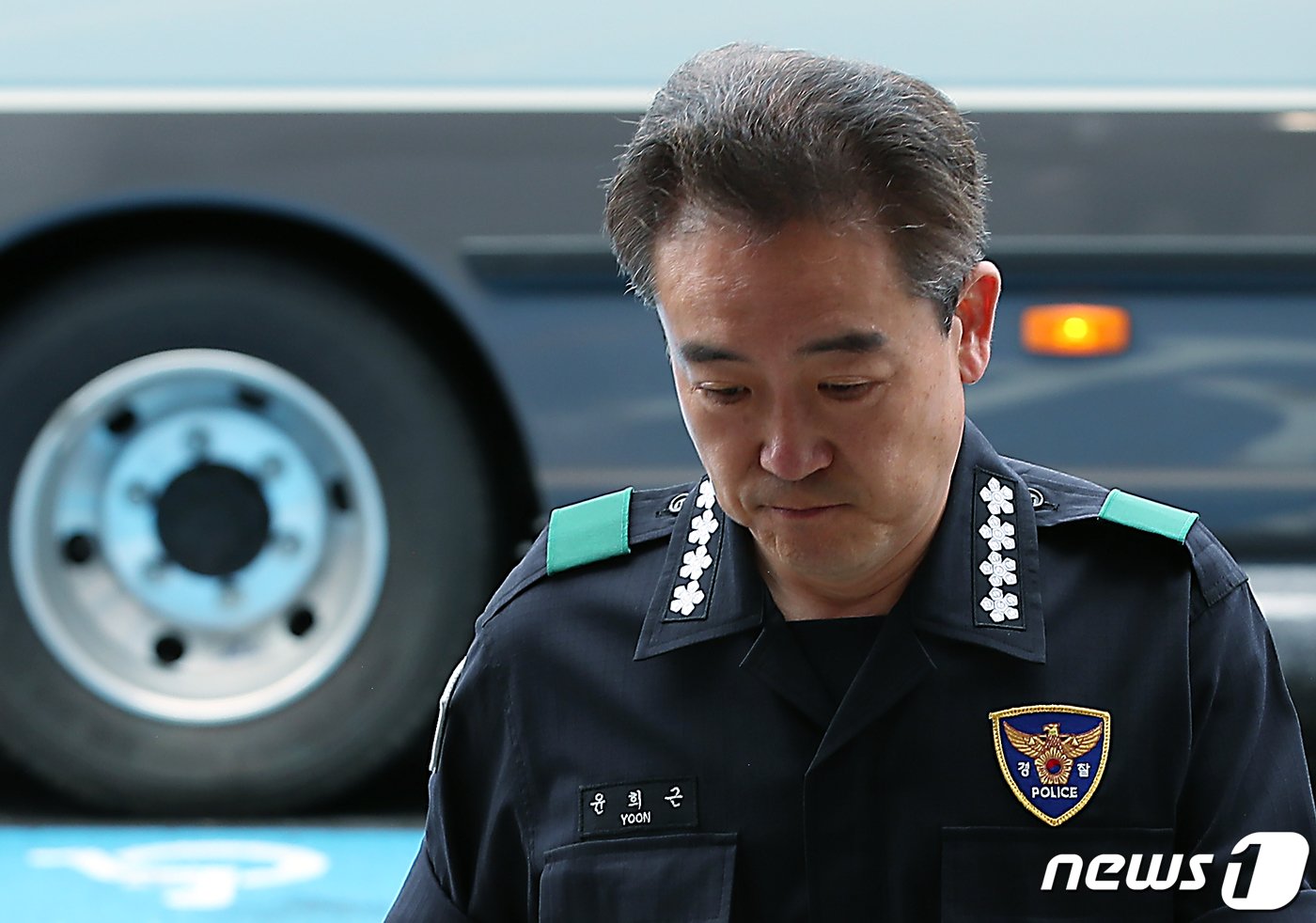 본문 이미지 - 윤희근 경찰청장이 31일 오전 서울 중구 남대문경찰서에 경비대책회의 주재를 위해 도착하고 있다. 2023.5.31/뉴스1 ⓒ News1 박정호 기자