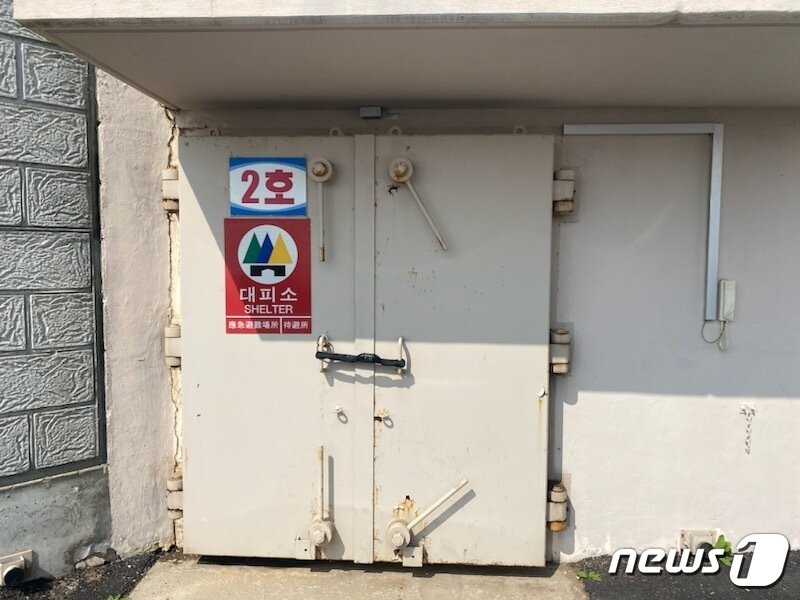본문 이미지 - 북한이 31일 서해 방향으로 북한이 주장하는 우주발사체를 발사해 백령 지역에 경계경보가 울렸다. 백령도 대피소.(독자제공)2023.5.31/뉴스1