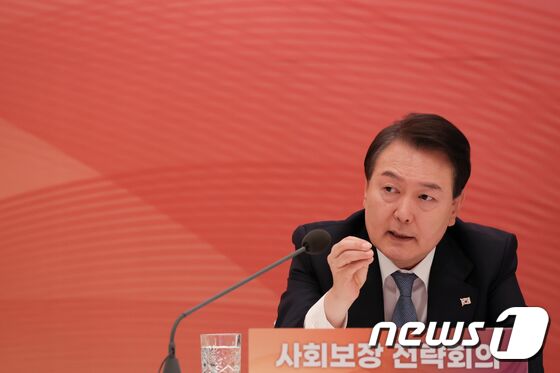 윤석열 대통령이 31일 청와대 영빈관에서 열린 사회보장 전략회의에서 모두발언을 하고 있다. (대통령실 제공) 2023.5.31/뉴스1 © News1 오대일 기자