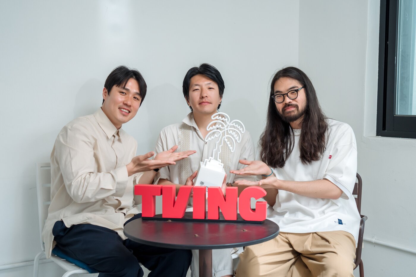 본문 이미지 - (왼쪽부터) 최병윤 작가, 전우성 감독, 곽재민 작가/ 사진제공=티빙