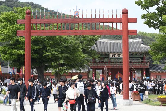 "복종 의무 있다, 안 따르면 전보"…교사에 '장거리 현장학습' 갑질한 교장