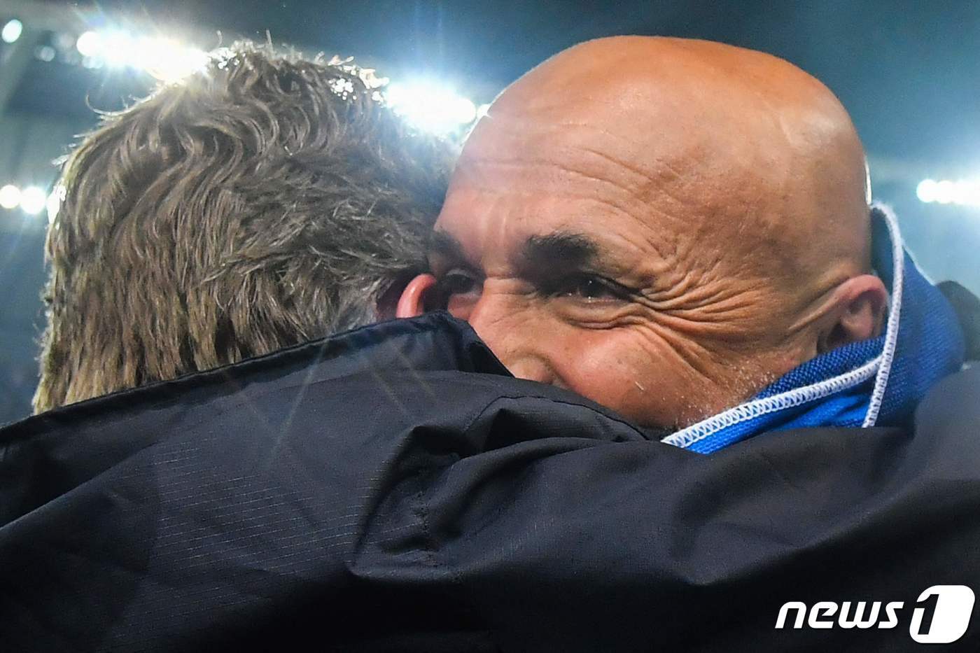 본문 이미지 - 나폴리 우승을 이끈 스팔레티 감독. ⓒ AFP=뉴스1