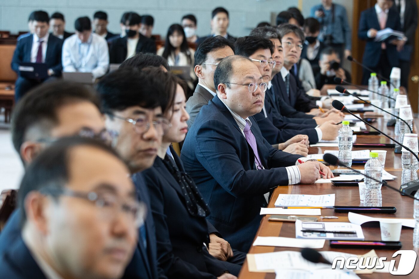 본문 이미지 - 전국 18대 지방검찰청 마약범죄 전담부장검사 및 마약수사과장들이 8일 서울 서초구 대검찰청에서 열린 마약범죄 근절 대책회의에서 이원석 검찰총장의 발언을 경청하고 있다. 2023.5.8/뉴스1 ⓒ News1 유승관 기자