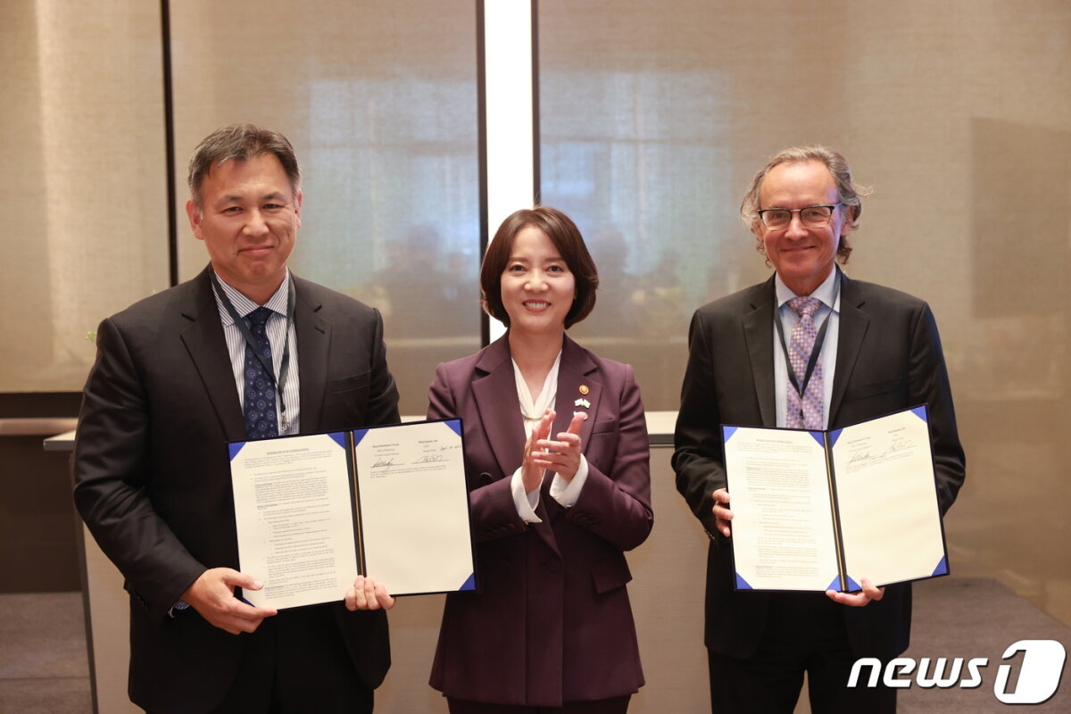 강상구 메디사피엔스 대표.(사진 왼쪽)