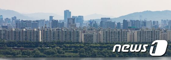 사진은 8일 오후 서울 강남구 압구정동 재건축 예정 아파트 단지 모습. 2023.5.8/뉴스1 © News1 이재명 기자