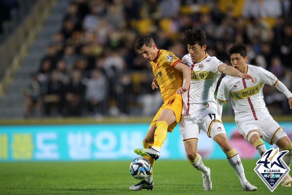 본문 이미지 - 올해 K리그1에 승격해 돌풍을 일으키고 있는 광주FC와 대전하나시티즌.(한국프로축구연맹 제공)