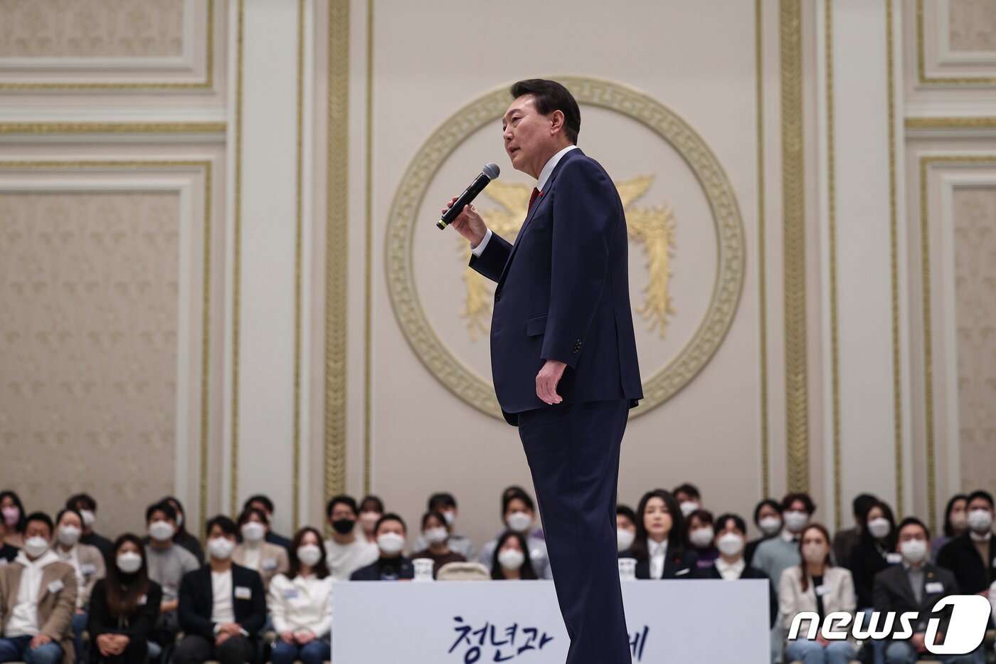 본문 이미지 - 윤석열 대통령이 20일 오후 청와대 영빈관에서 청년 200여 명과 노동ㆍ교육ㆍ연금 등 3대 개혁을 주제로 간담회를 하고 있다. (대통령실 제공) 2022.12.20/뉴스1 ⓒ News1 오대일 기자