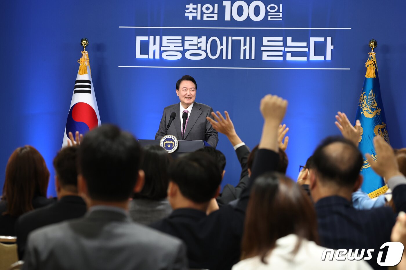 본문 이미지 - 윤석열 대통령이 17일 용산 대통령실 청사 브리핑룸에서 취임 100일 기자회견을 하고 있다. (대통령실 제공) 2022.8.17/뉴스1 ⓒ News1 오대일 기자